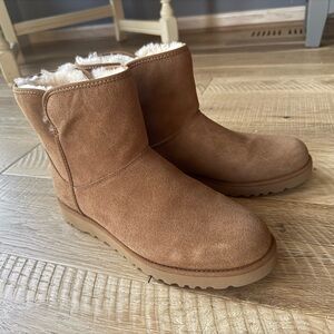 Ugg Cory II mini Boot. NEVER WORN! 🌟